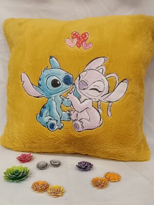 Cojín Stitch y Ángela