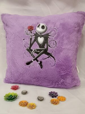Cojín Jack Skellington con rosa