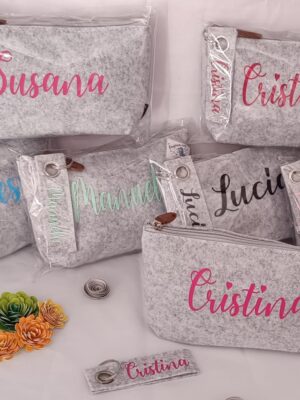 Neceser gris con llavero